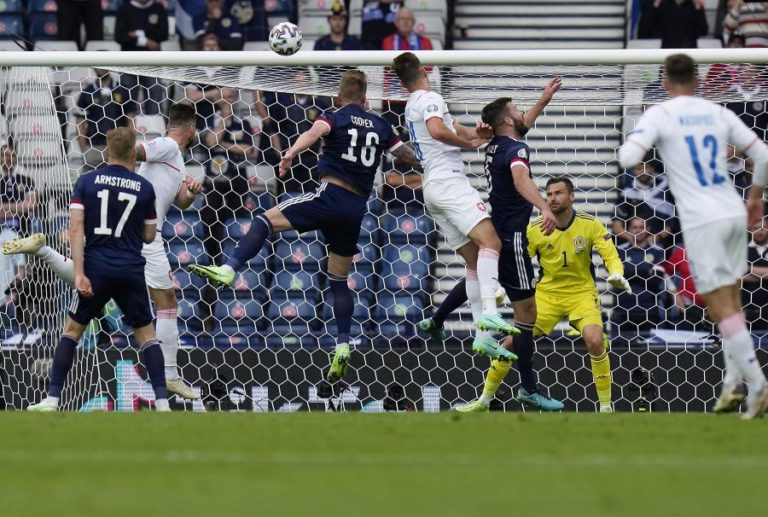 Euro2020: ‘Bis’ do checo Schick rematado quase do meio-campo ‘abate’ Escócia