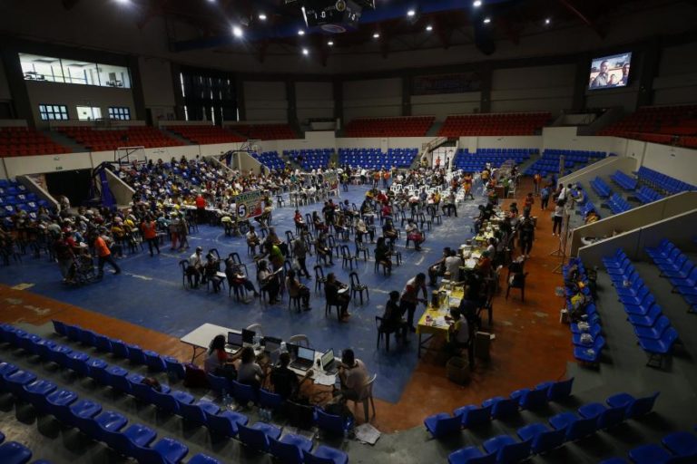 Covid-19: Filipinas adquirem 40 milhões de vacinas da Pfizer