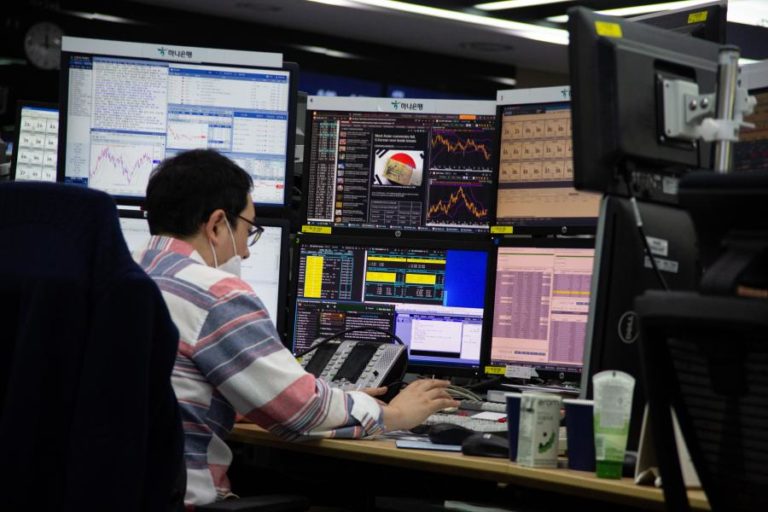 Bolsa de Xangai encerra praticamente sem movimentações