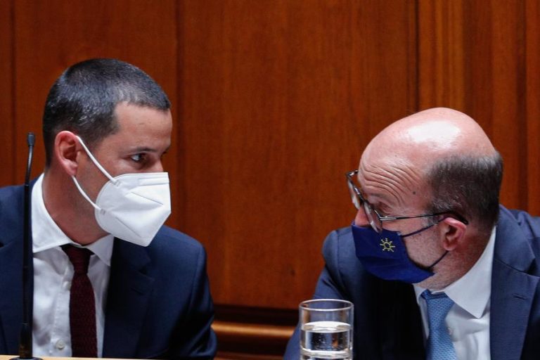 Portugal não vai ser “atapetado” de painéis solares, garante Ministério do Ambiente