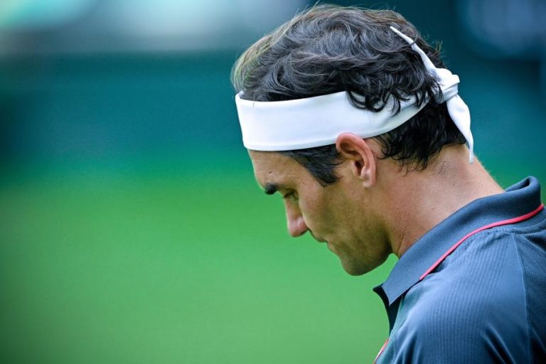 Federer eliminado do torneio de ténis de Halle por Felix Auger-Aliassime