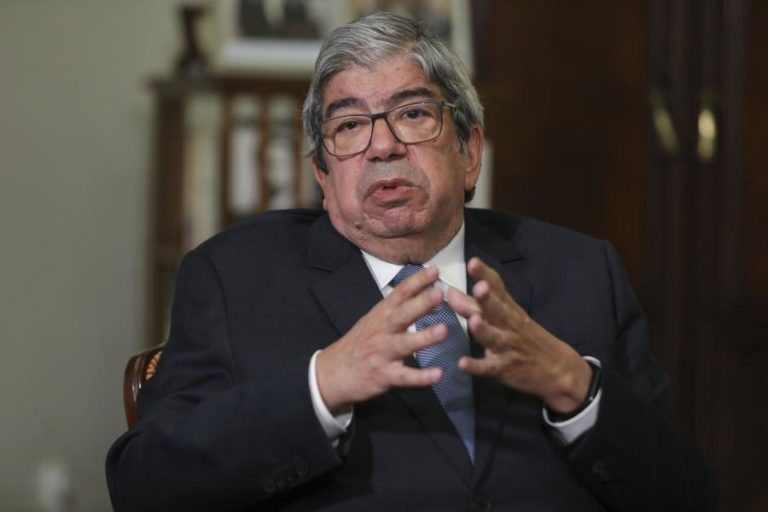 RSI/25 anos: Antigo ministro da Segurança Social Ferro Rodrigues defende inquérito à medida