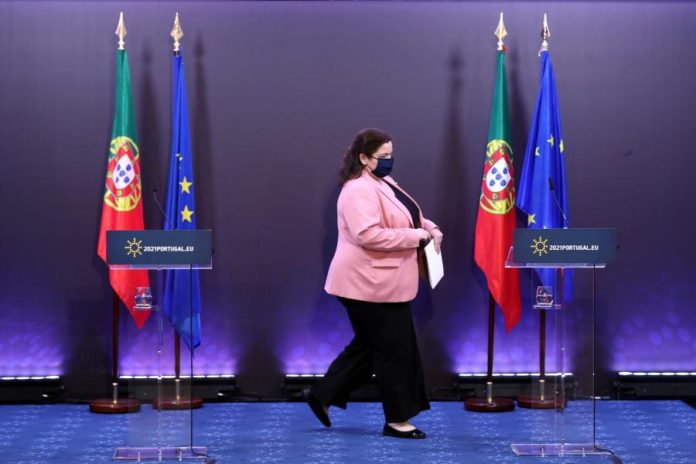 32993452.jpg
