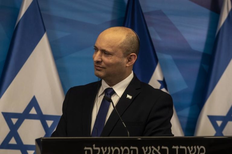Covid-19: PM israelita apela aos jovens para se vacinarem