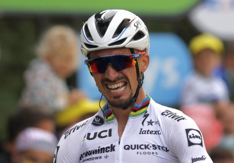 Tour: Alaphilippe vence etapa e é o primeiro camisola amarela da 108.ª edição