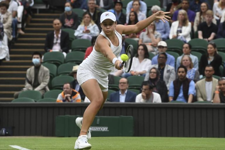 Ashleigh Barty segue para a segunda ronda de Wimbledon