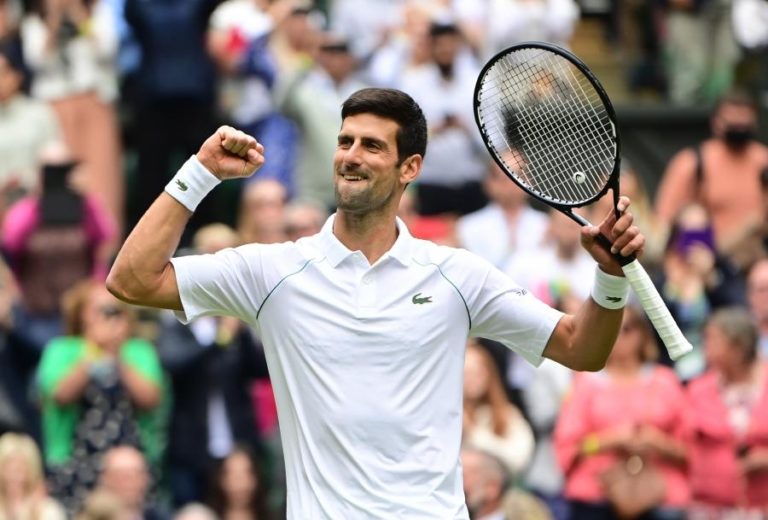 Novak Djokovic apura-se para a terceira ronda de Wimbledon