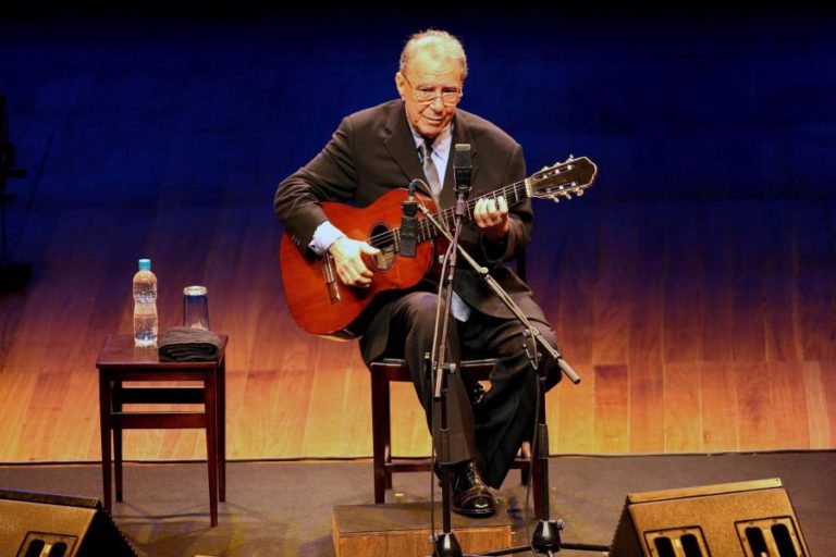 Instituto Moreira Salles revela gravações inéditas de João Gilberto