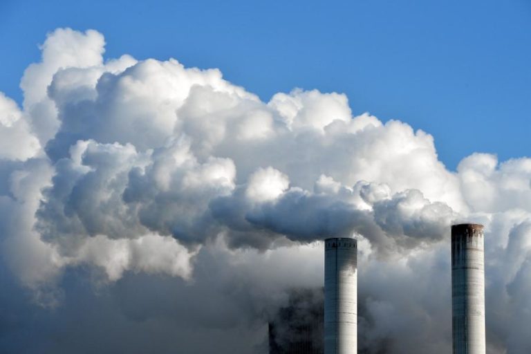 Bruxelas prepara 13 propostas legislativas para atingir corte de 55% das emissões até 2030