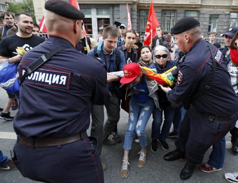 Rússia contraria tribunal europeu e recusa regularizar uniões homossexuais