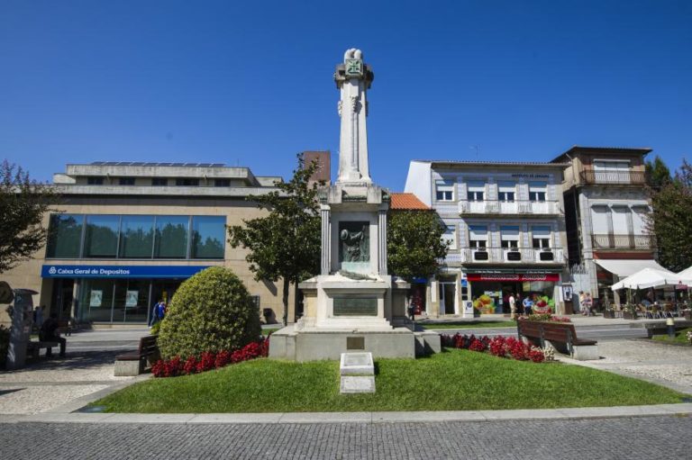 MP acusa ex-presidente de junta em Fafe de empregar ilegalmente mulher e filho