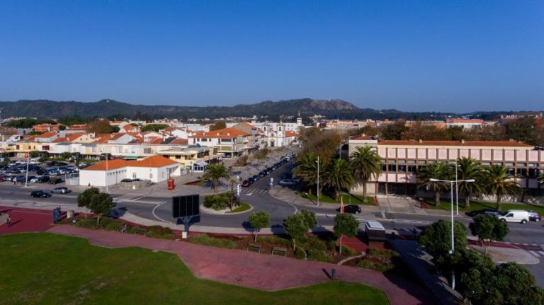Covid-19: GNR acaba com festa ilegal com mais de 100 pessoas em Esposende