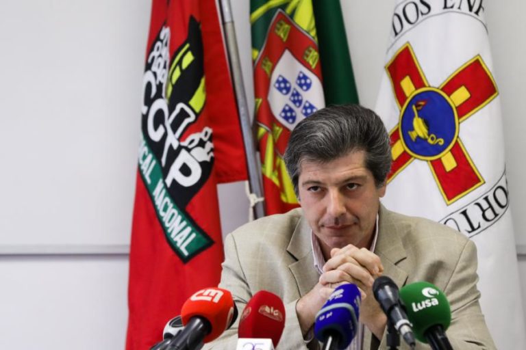 Sindicatos dos enfermeiros juntaram-se para exigir ao Governo abertura de negociações