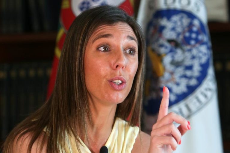 Ana Rita Cavaco diz que ex-gestores do São João foram condenados a indemnizá-la