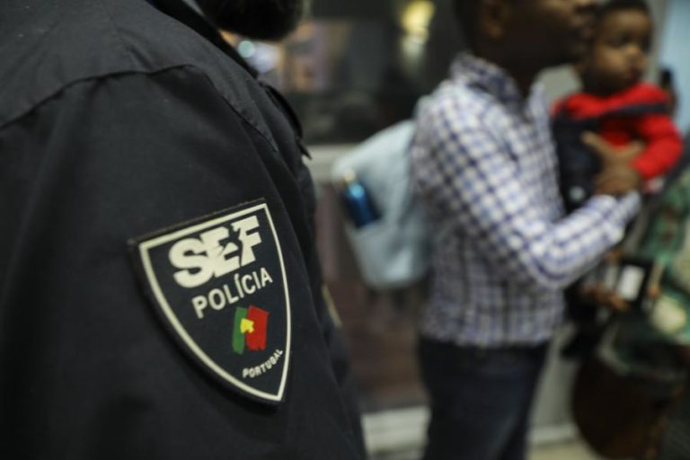 Inspetores do SEF anunciam greve e protesto na AR para sexta-feira