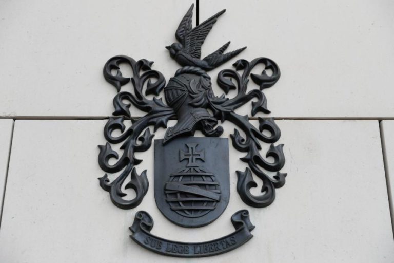 Proposta que define passagens de competências do SEF discutida hoje no parlamento