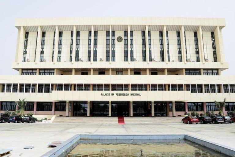 Parlamento de Cabo Verde levanta imunidade a deputado da UCID para ser detido