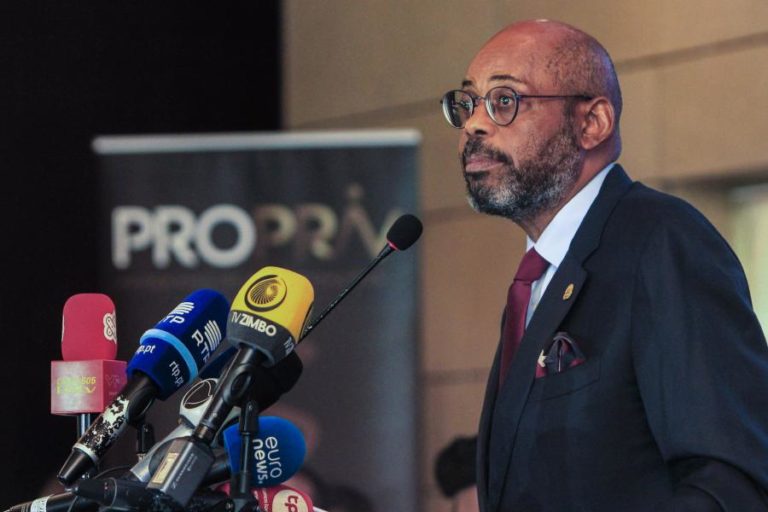 Ex-ministro das Finanças de Angola acusado de corrupção pelo fisco espanhol – El Mundo