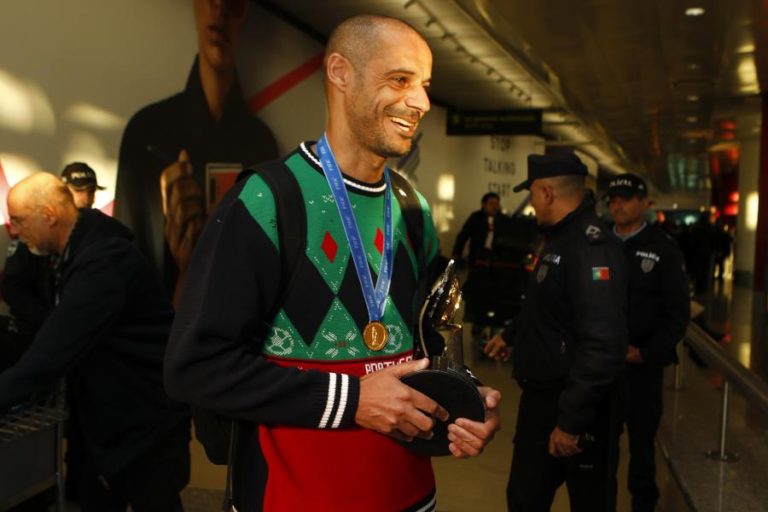 Ex-jogador Madjer no sorteio do Mundial de futebol de praia Rússia2021