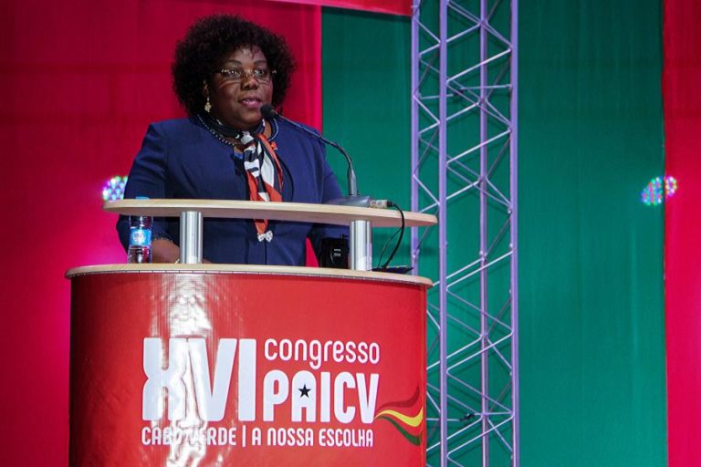 MPLA adverte opositores que poder “não se alcança com inverdades” e pede “patriotismo”