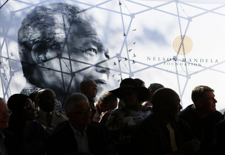 Contra a invisibilidade e o racismo, Lúcia Vicente escreveu para jovens o livro “Raízes Negras”