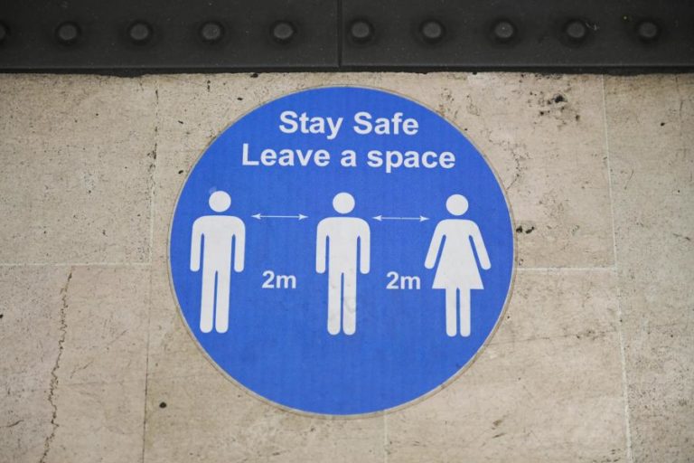 Covid-19: Reino Unido registou mais de 48.500 casos  