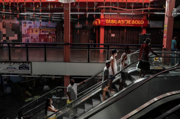 Atividade económica cai 0,43% em maio no Brasil