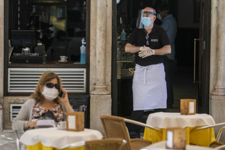 Covid-19: Certificado ou teste exigido a partir de hoje na restauração dos concelhos de maior risco