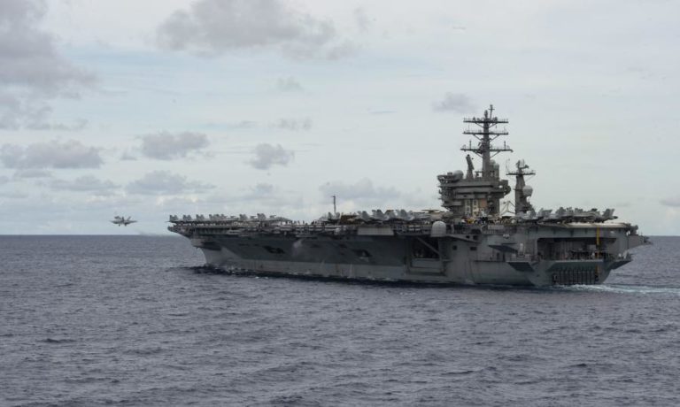 Exército chinês diz ter expulsado navio de guerra dos EUA no Mar do Sul da China