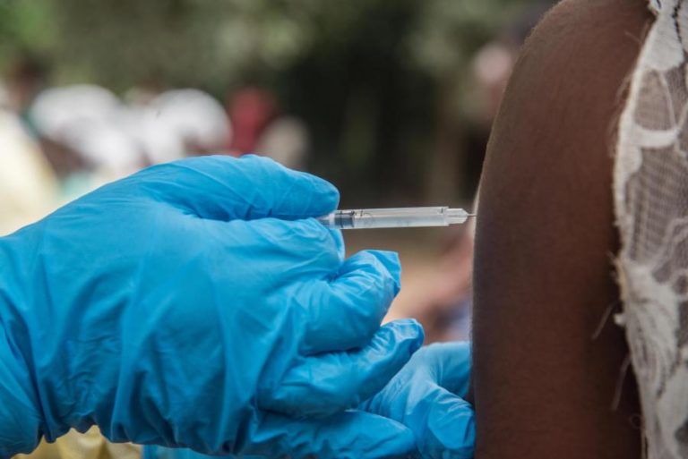 Covid-19: Objetivo realista da União Africana é vacinar 20% da população até final do ano