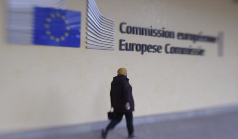 Polónia: Bruxelas dá prazo até 16 de agosto para anulação de conselho disciplinar de juízes