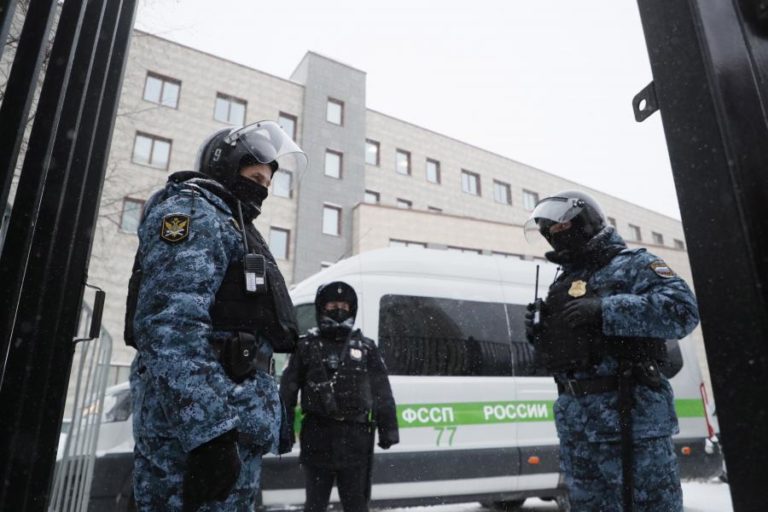 Polícia de Moscovo fez rusga à sede de campanha eleitoral de aliado de Navalny