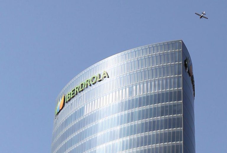 Iberdrola diminui lucros em 18,4% no 1.º semestre devido a aumento de impostos no RU