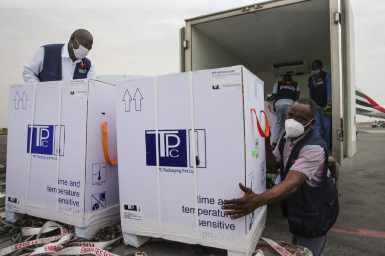 Covid-19: UE doa este ano mais de 200 milhões de doses de vacinas a países pobres