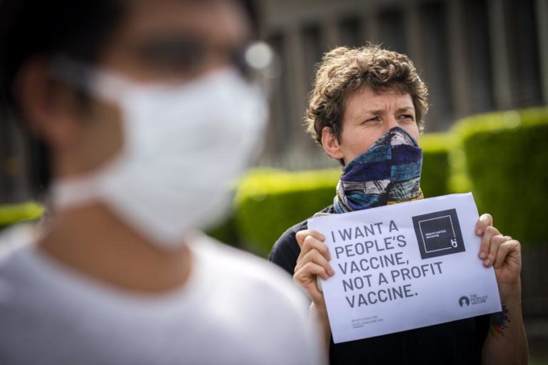 Covid-19: MSF lamentam entraves à produção independente da vacina em África