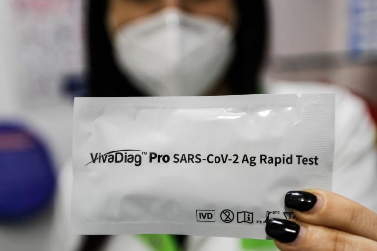 Covid-19: 25 farmácias pediram para sair do projeto de testes comparticipados