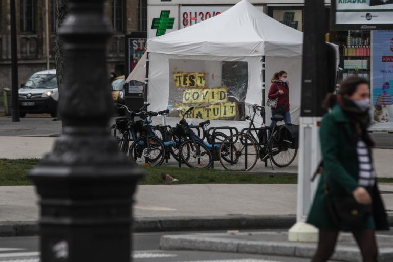 Covid-19: Número de contágios em França voltou hoje a subir