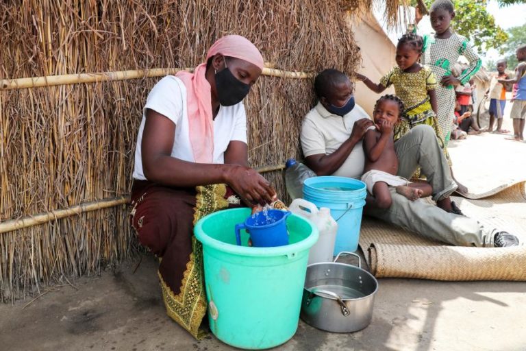 Moçambique/Ataques: ExxonMobil doa 25 toneladas de alimentos para deslocados