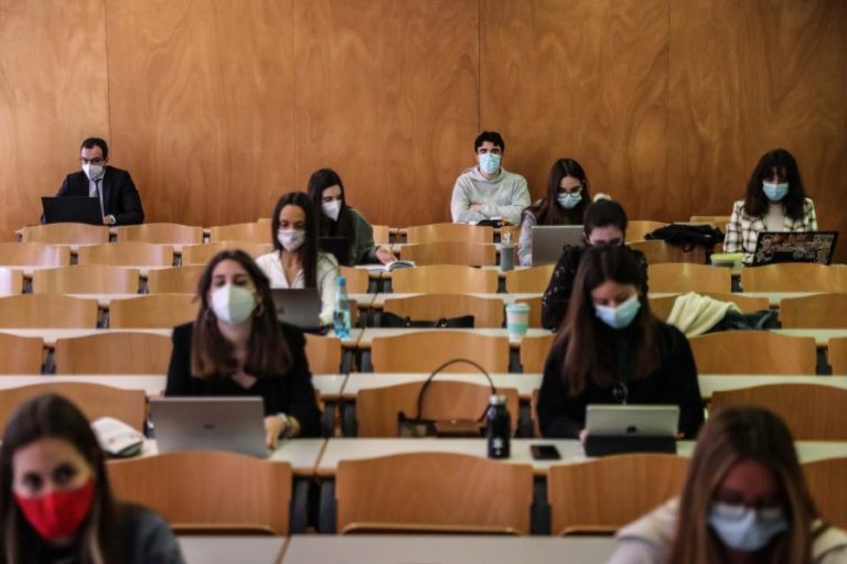 Abandono no ensino superior aumentou em 2019/20 contrariando tendência anterior