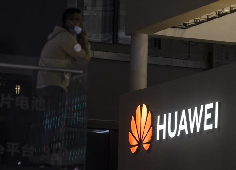 Huawei fora do ‘top 5’ de vendas de telemóveis na China pela 1.ª vez em sete anos