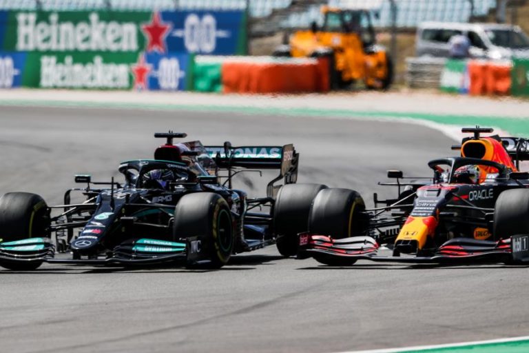 Red Bull vê rejeitado pedido de revisão à penalização imposta a Hamilton