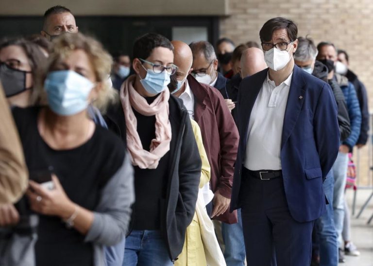 Covid-19: Contágios em Espanha continuam em alta mas pressão hospitalar estável