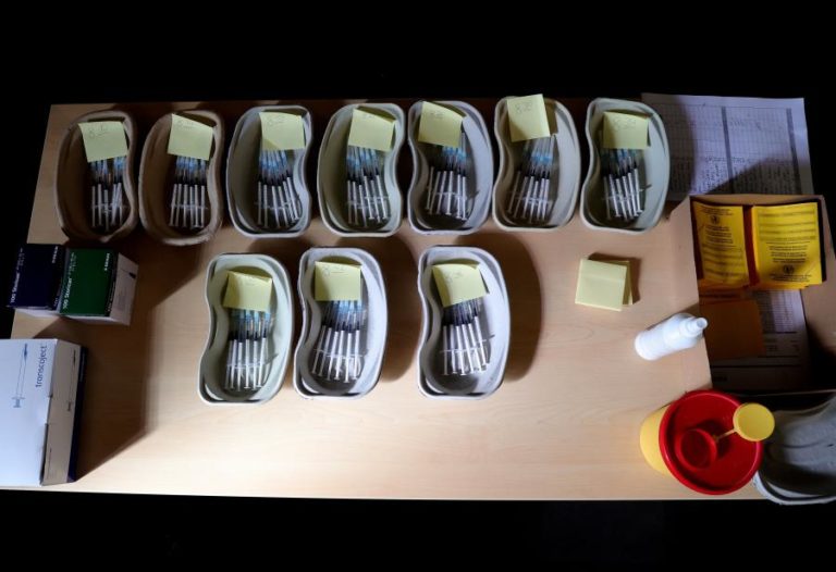 Covid-19: Alemanha regista quase 4.000 infeções de pessoas com vacinação completa