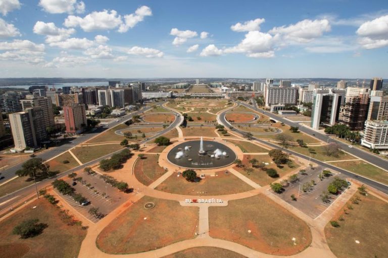 Argentina transfere para Brasil presidência de um Mercosul em tensão entre o protecionismo e o comércio livre