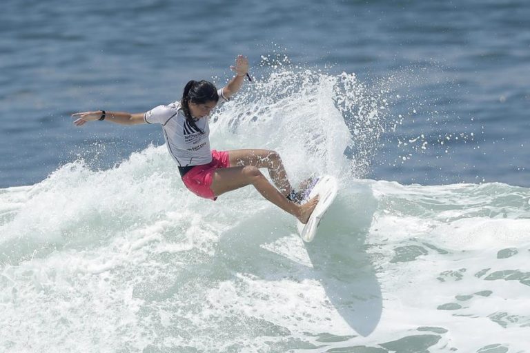 Vasco Ribeiro e Teresa Bonvalot confirmados no ‘playoff’ da Liga Mundial de Surf
