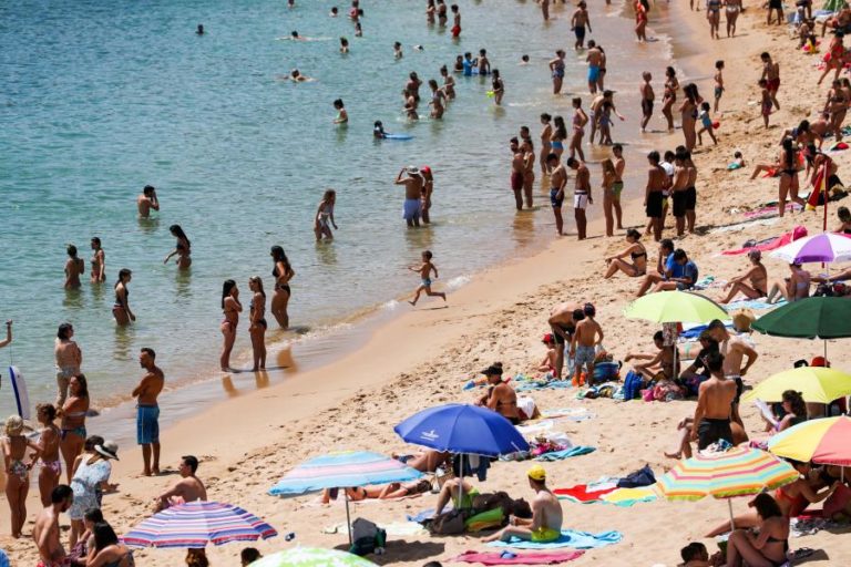 Proteção Civil lança aviso à população devido ao calor e risco de incêndio