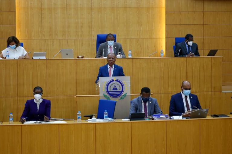 Covid-19: Parlamento cabo-verdiano trava proposta do Governo para aumentar dívida