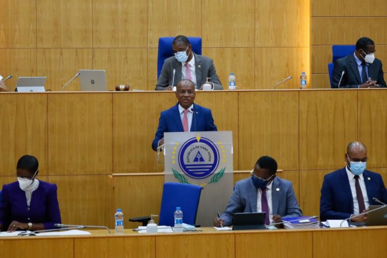 PM cabo-verdiano volta ao parlamento para debater estado da Nação pedindo consensos