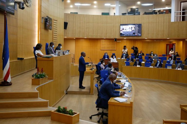 Covid-19: Cabo Verde debate hoje estado da Nação entre pandemia e crise