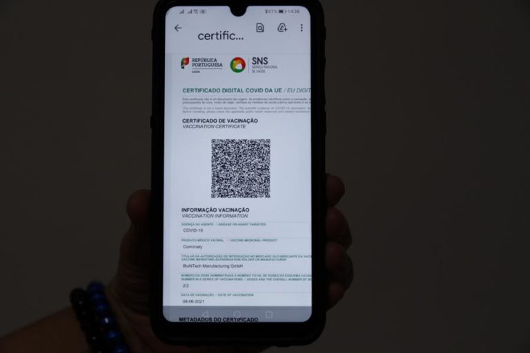 Covid-19: Aplicação para leitura do certificado digital já disponível para telemóveis